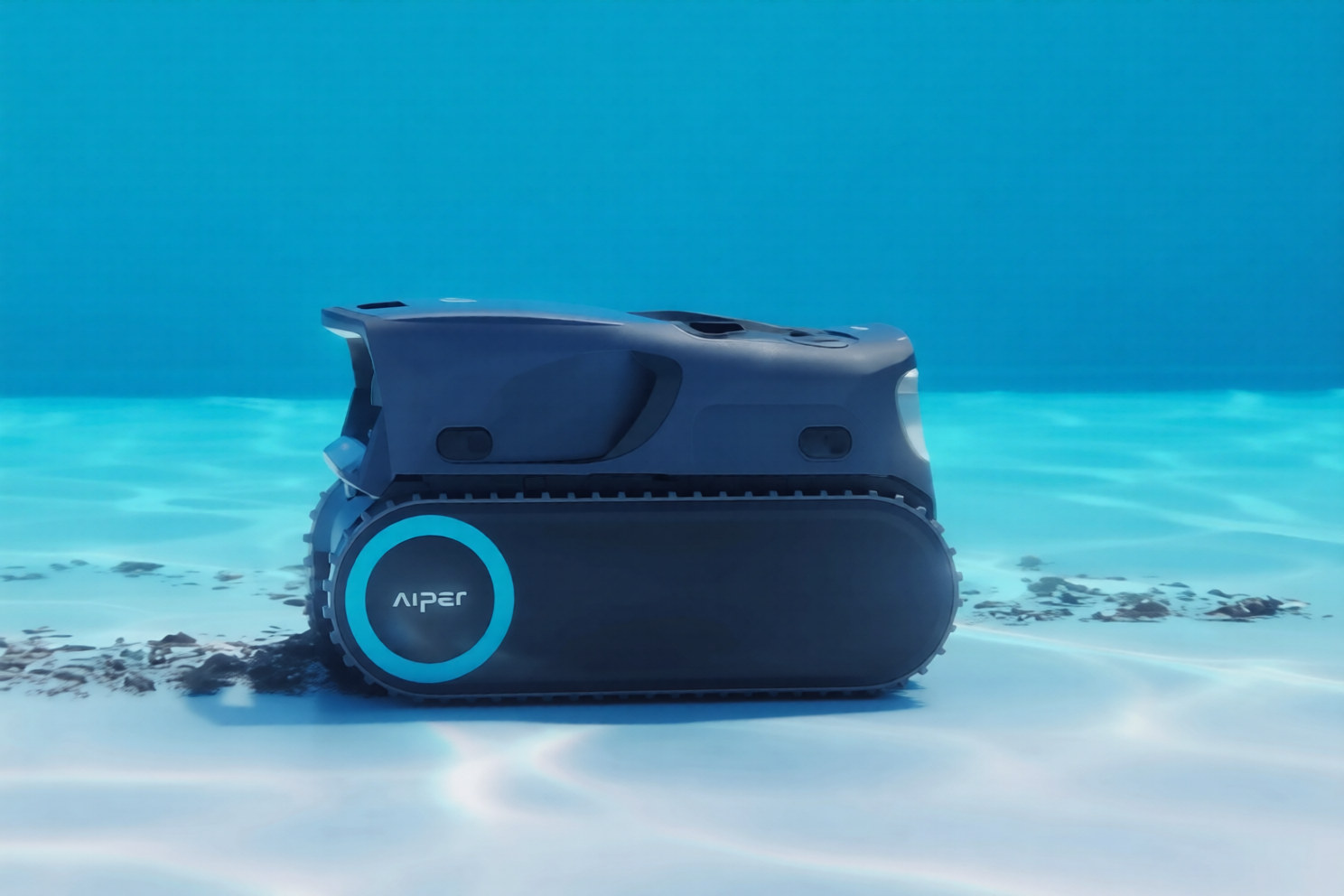 Робот-пылесос Aiper Scuba X1 Pro Max чистит дно бассейна